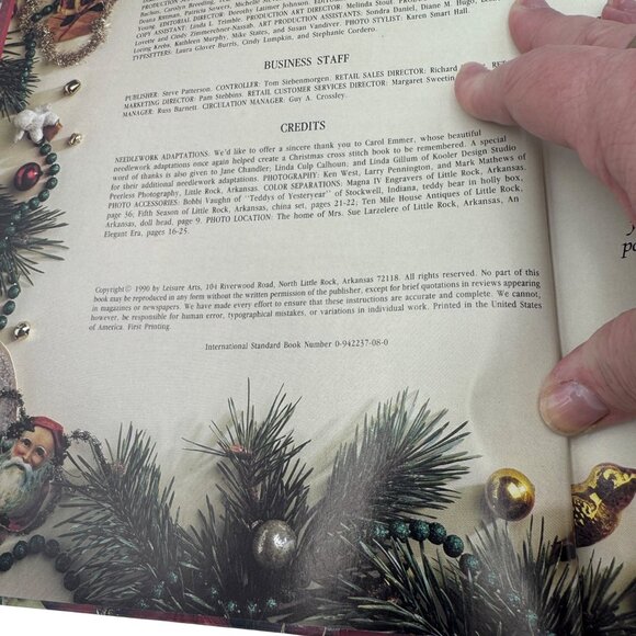 Christmas Keepsakes Cross Stitch Pattern Book By Leisure Arts 1990 - Picture 3 of 6